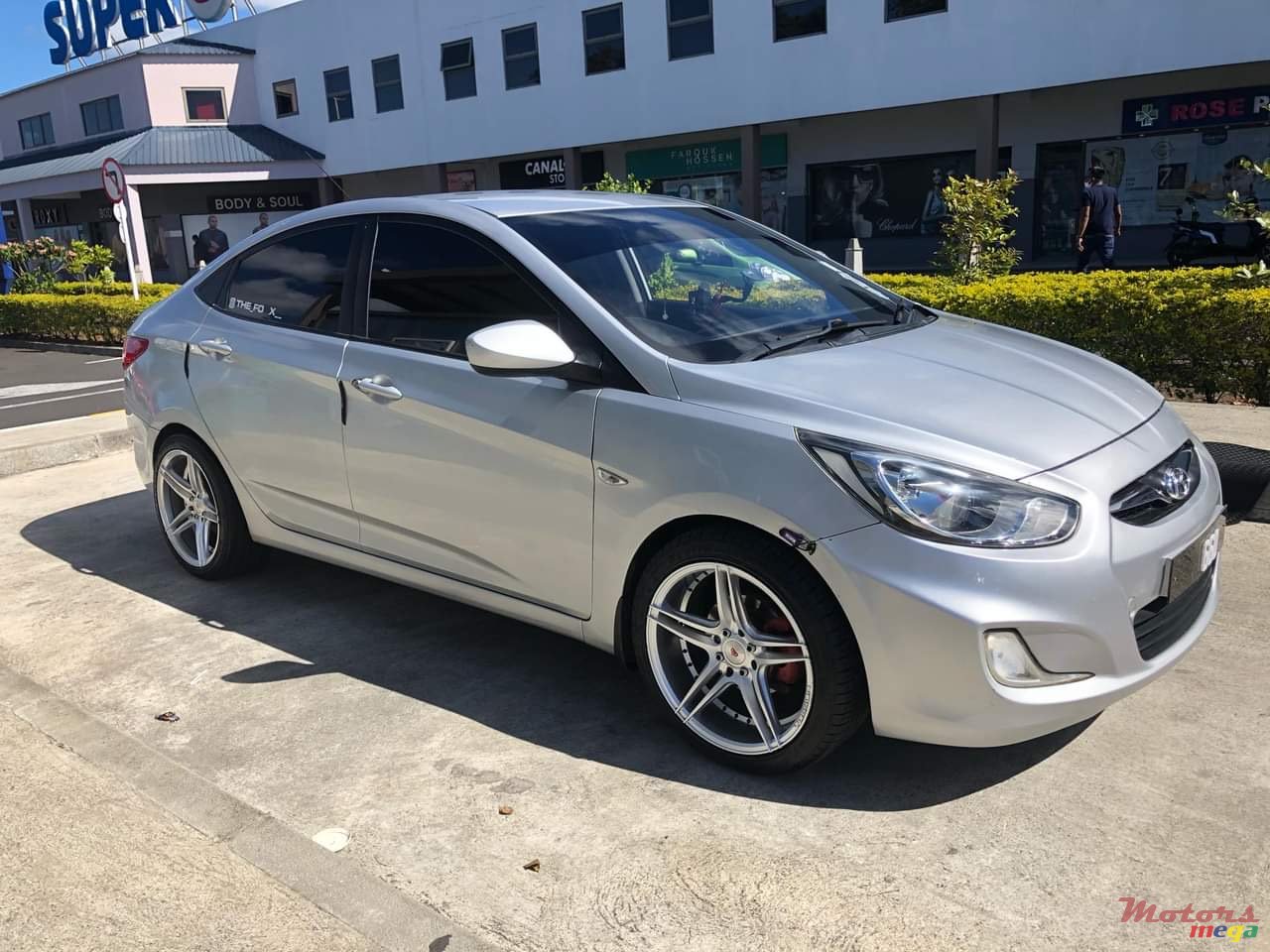 2012' Hyundai Accent photo #1