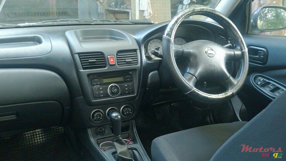 2011' Nissan Sunny photo #6