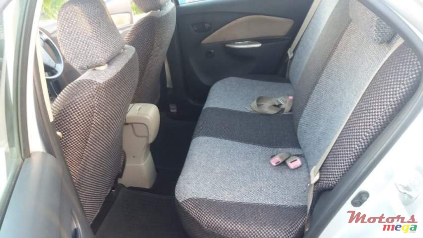 2006' Toyota Yaris Belta photo #6