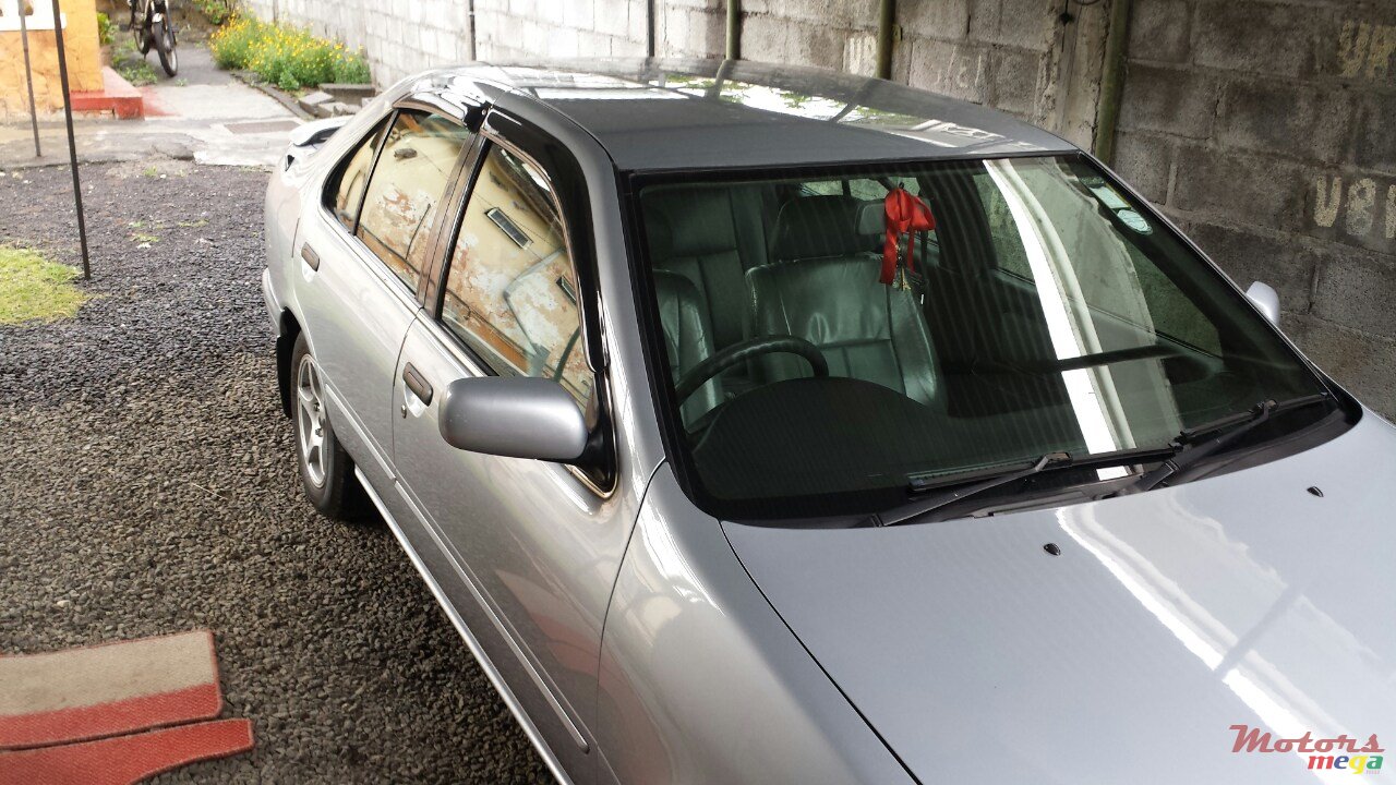 1998' Nissan Sunny photo #1