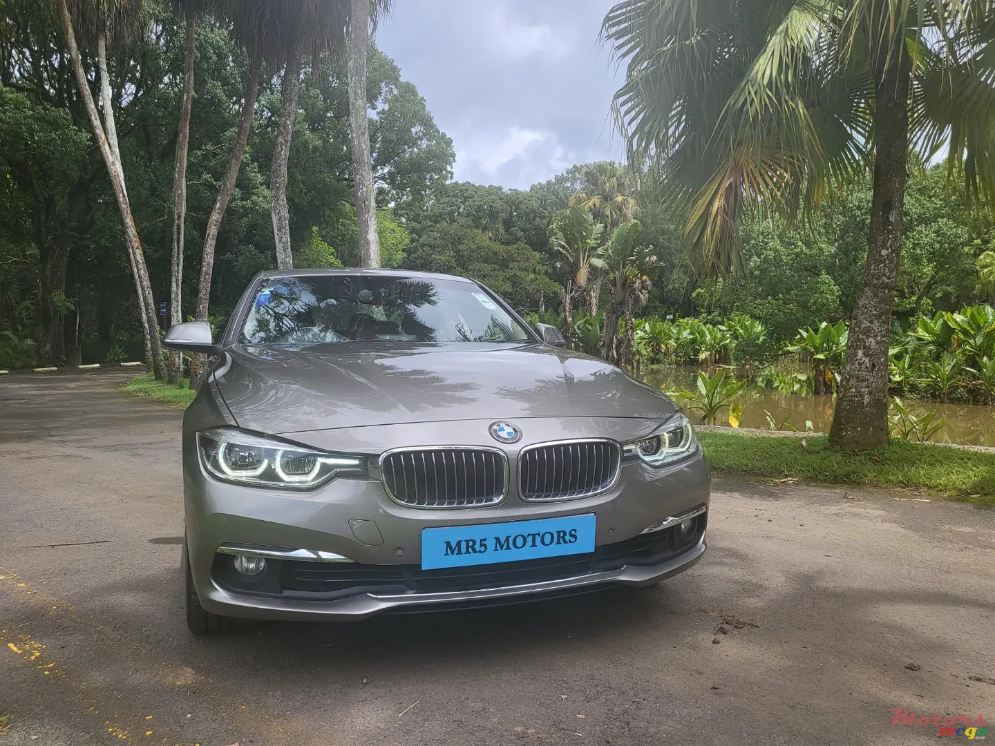 2016' BMW 3 Series Sedan photo #1