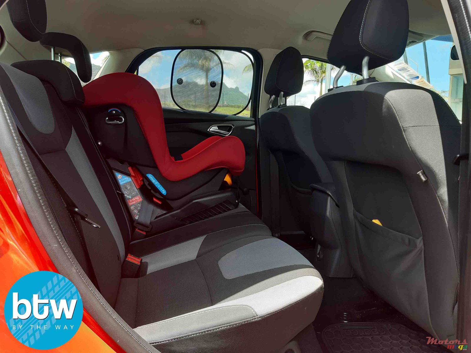 2012' Ford Focus photo #3