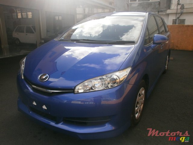 2013' Toyota WISH photo #1