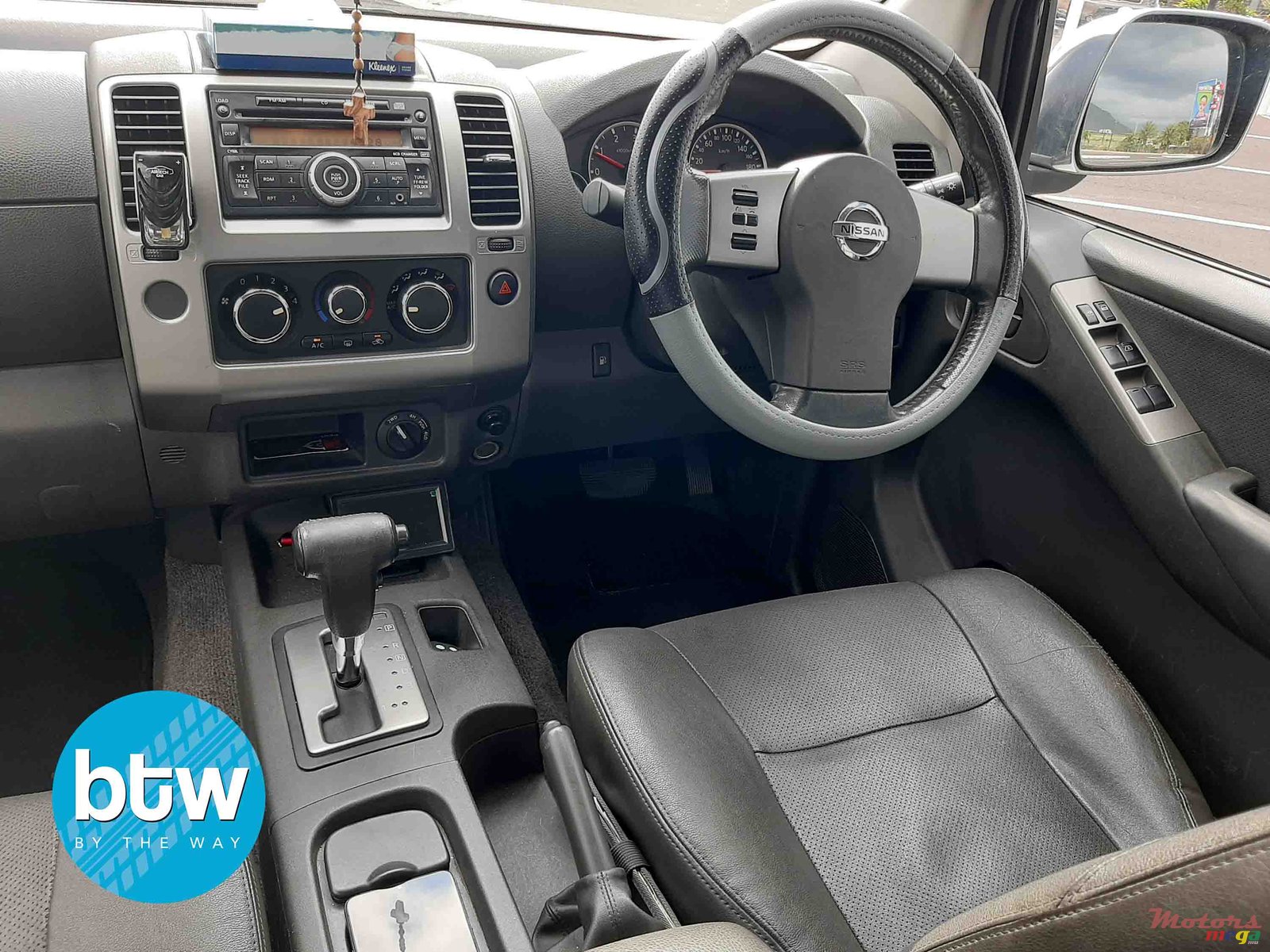 2017' Nissan Navara photo #6