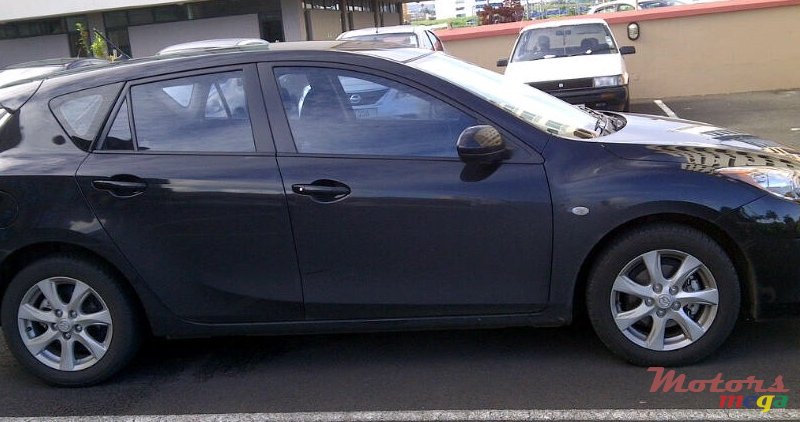 2011' Mazda 3 photo #3