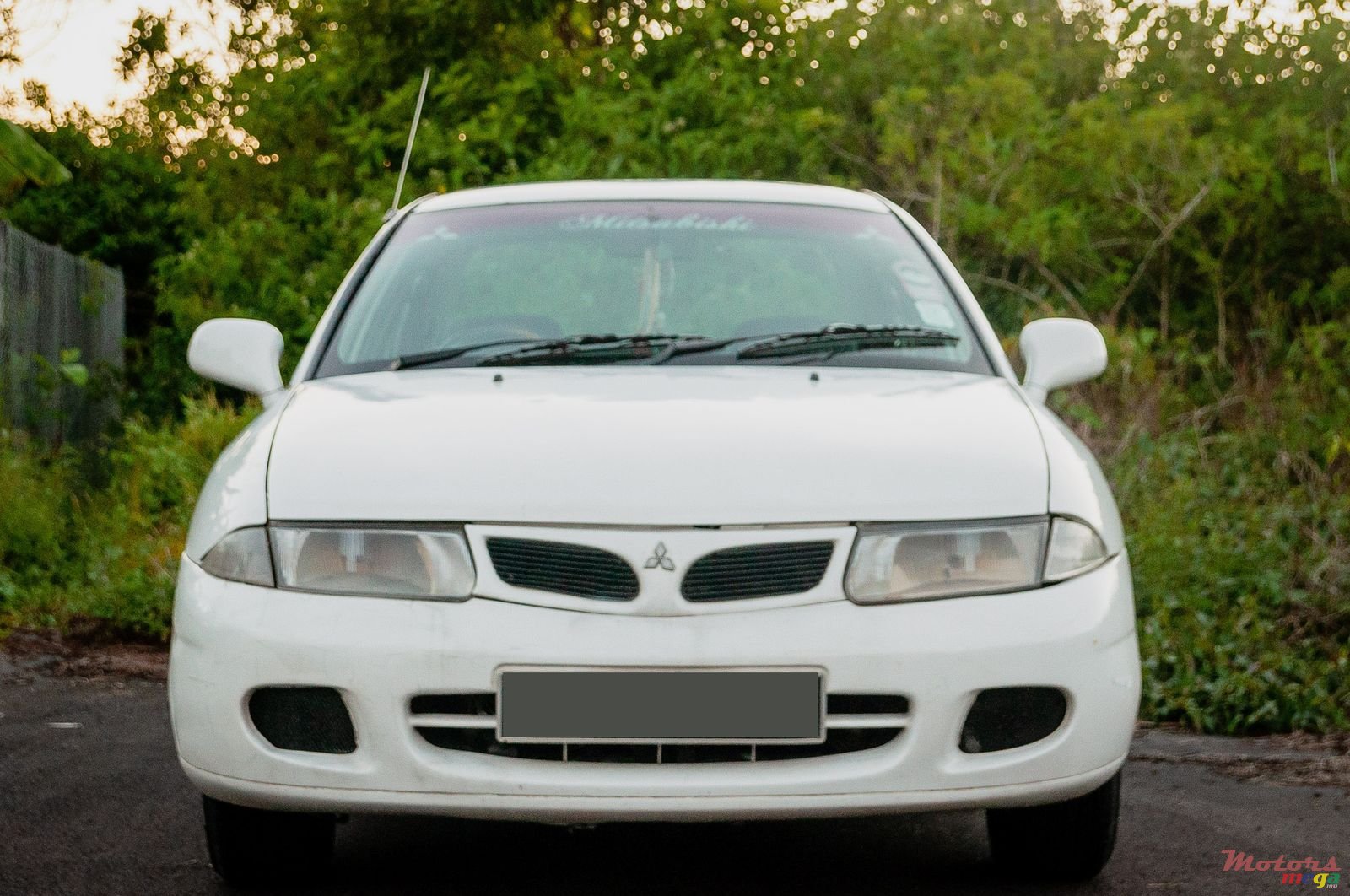 1999' Mitsubishi Carisma photo #1