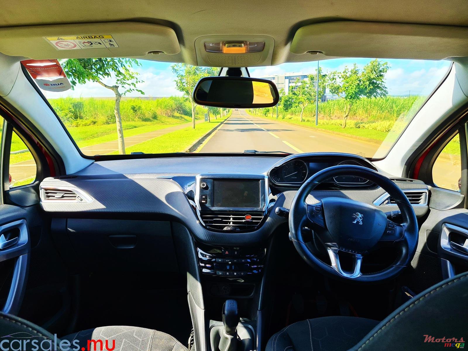 2018' Peugeot 2008 1.2 Hatchback photo #6