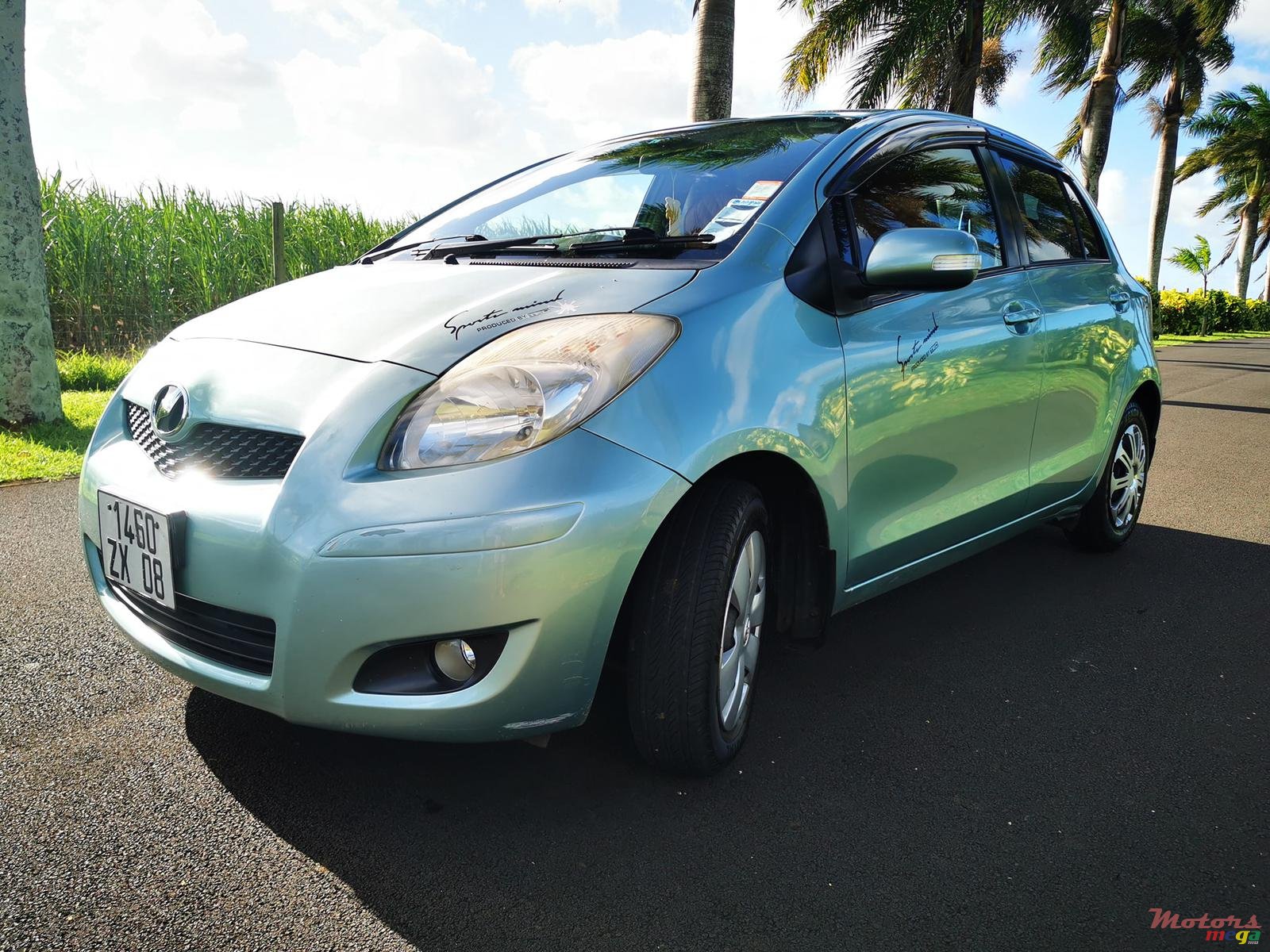 2008' Toyota Vitz photo #2