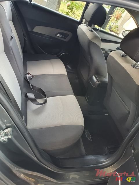 2011' Chevrolet Cruze photo #4