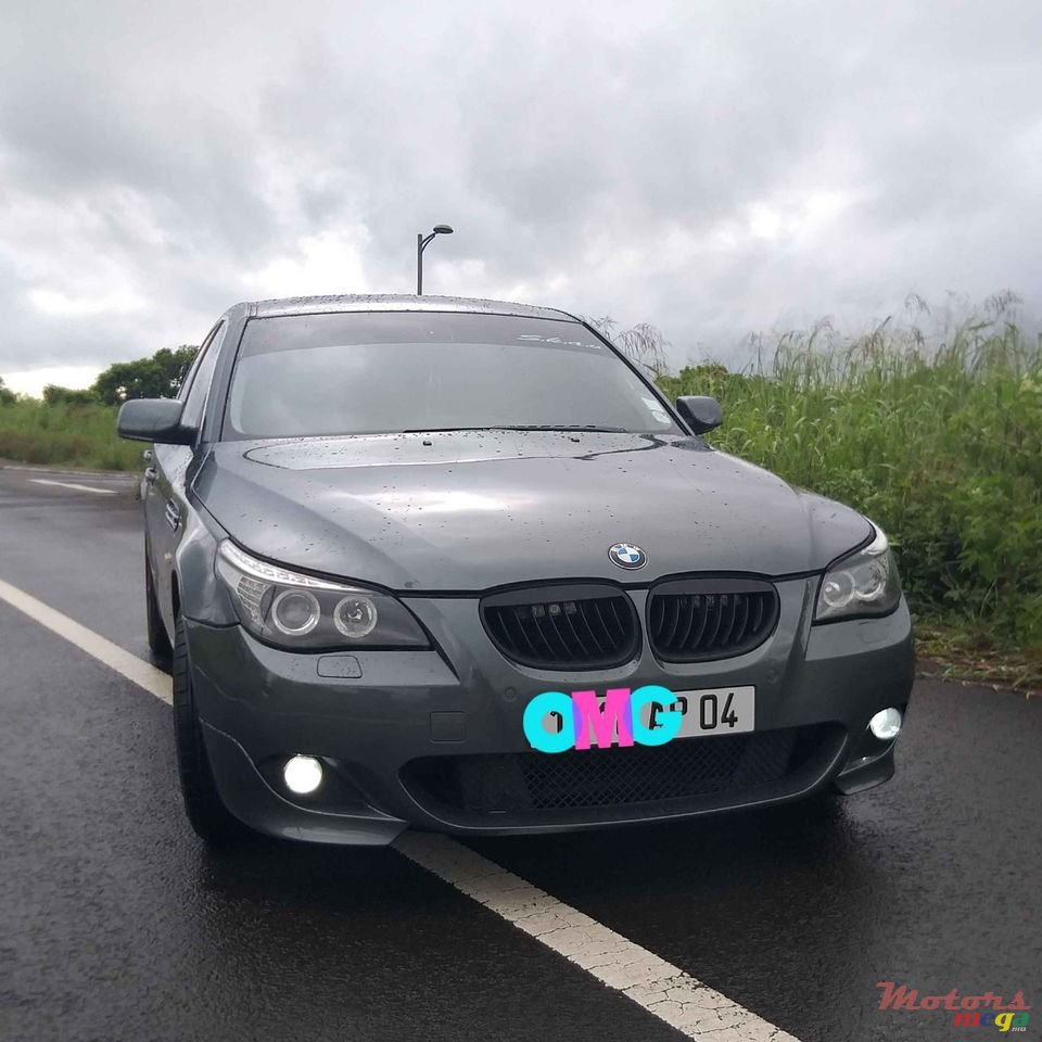 2004' BMW 5 Series 520i photo #1