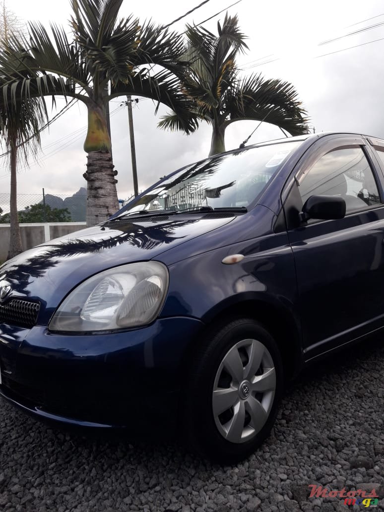 2001' Toyota Vitz photo #2