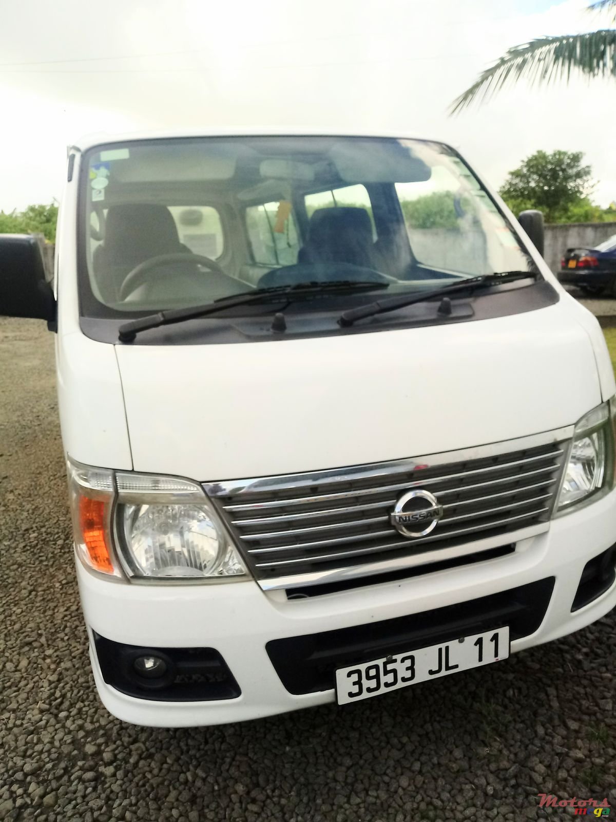 2011' Nissan photo #1