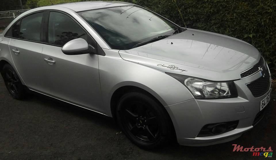2010' Chevrolet Cruze photo #1