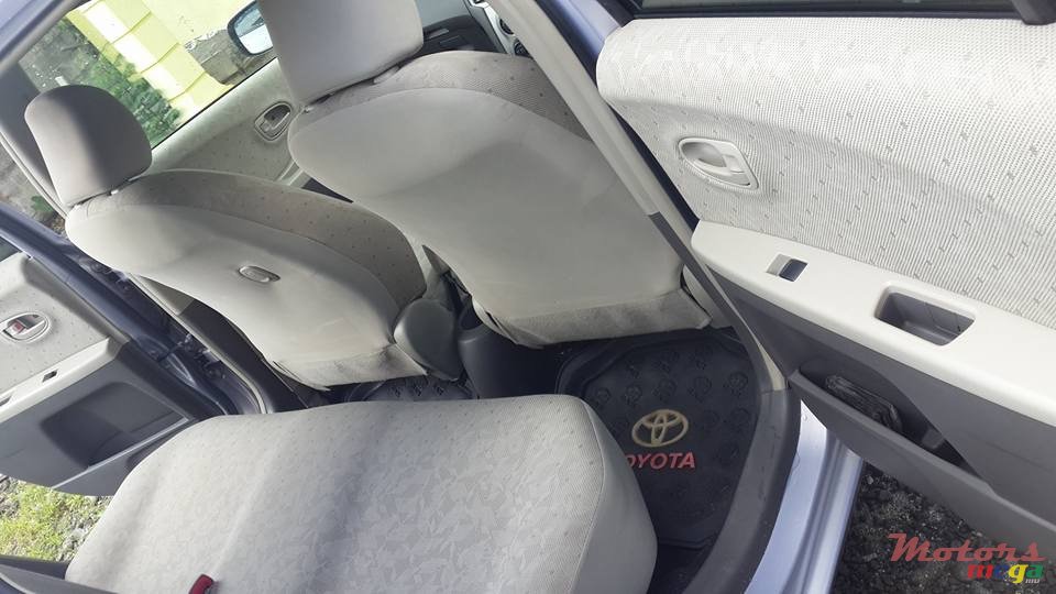 2010' Toyota Vitz photo #6