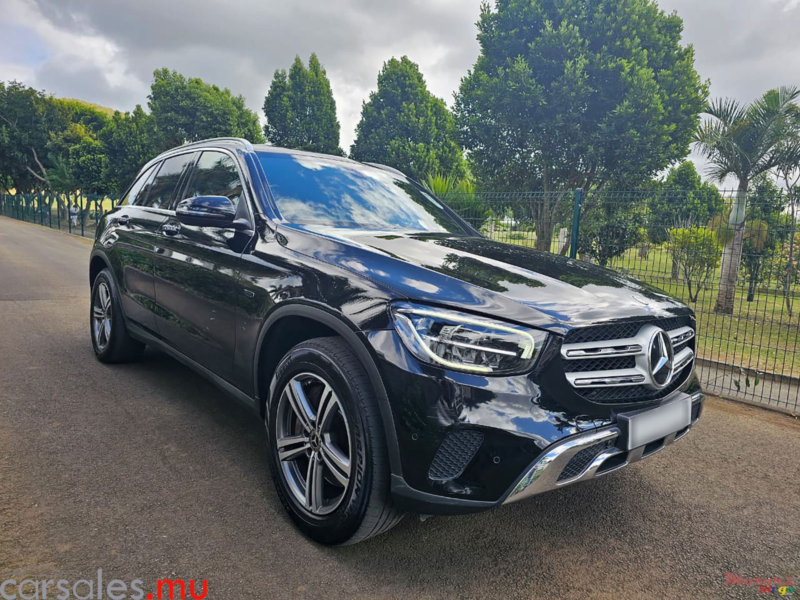 2020' Mercedes-Benz GLC 300e 4matic Avantgarde 2.0 photo #2