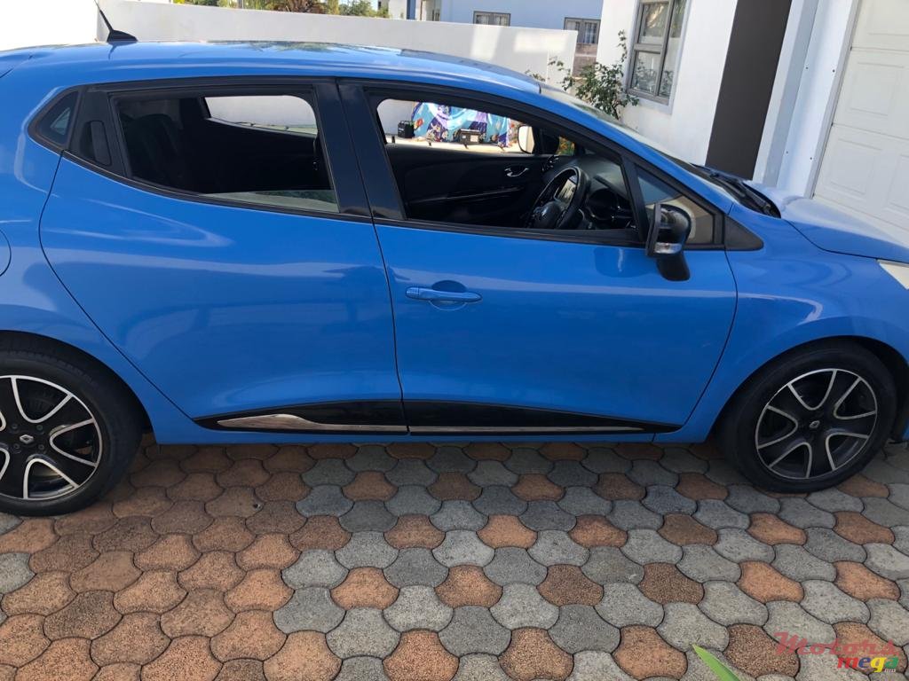 2014' Renault Clio photo #1