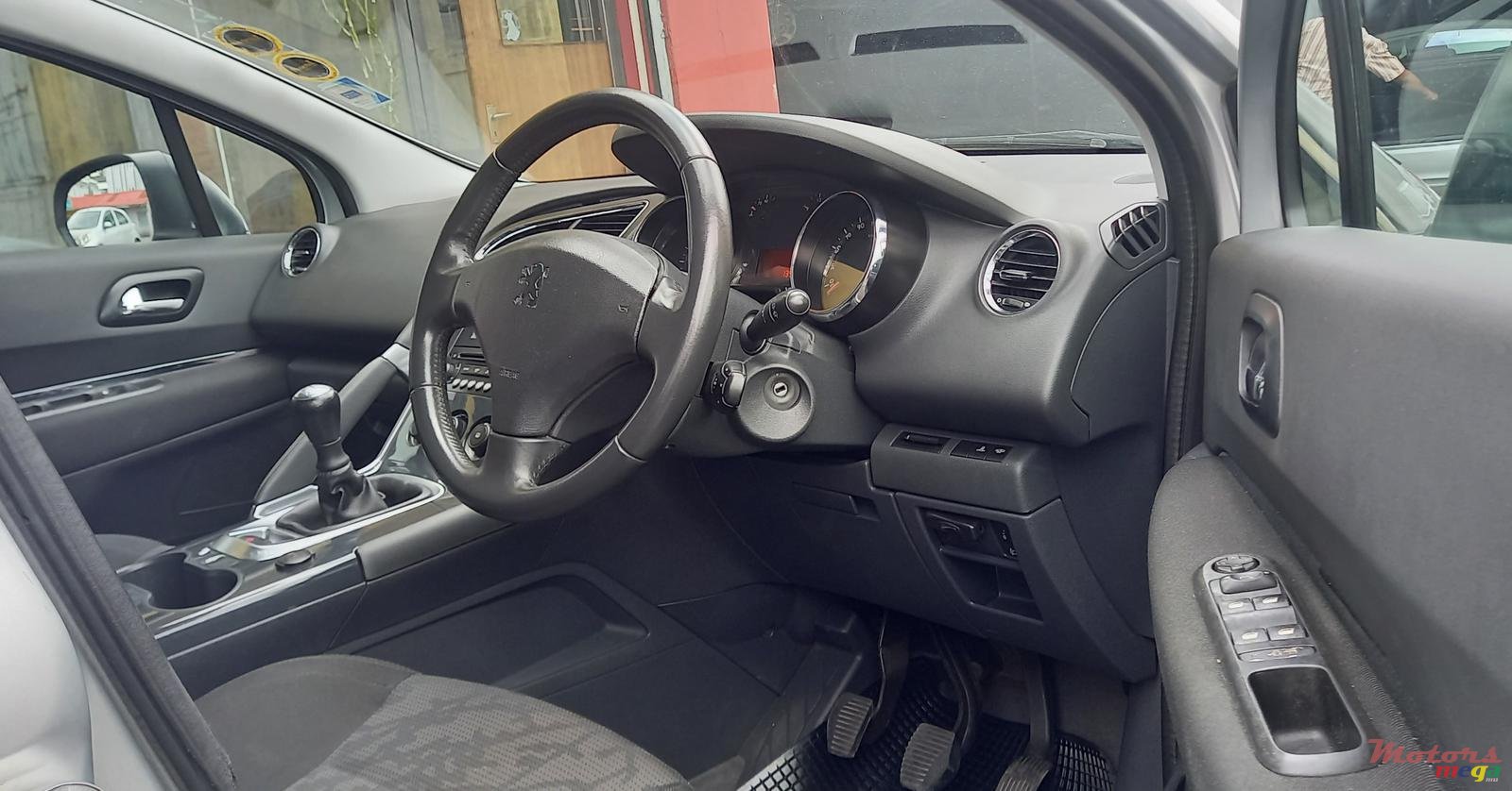 2011' Peugeot 3008 photo #5