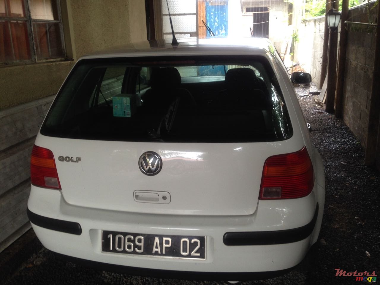 2002' Volkswagen Golf photo #3