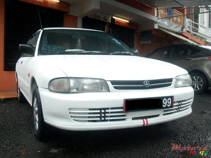 1999' Mitsubishi Lancer photo #2