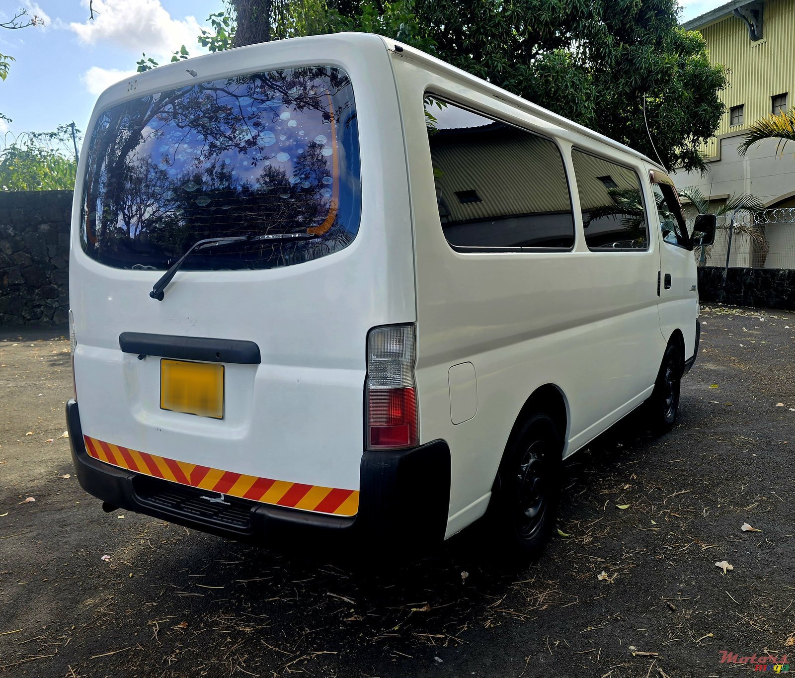 2004' Isuzu Como - Nissan Nv350 photo #3