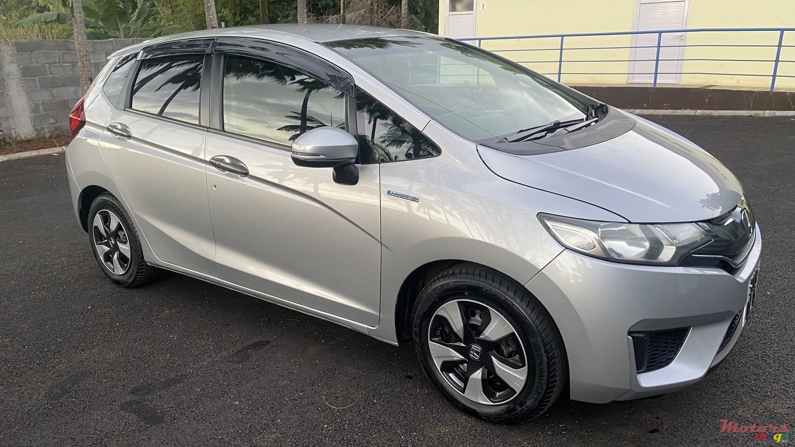 2015' Honda Fit Hybrid photo #2