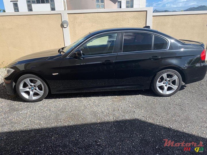 2011' BMW 3 Series photo #5