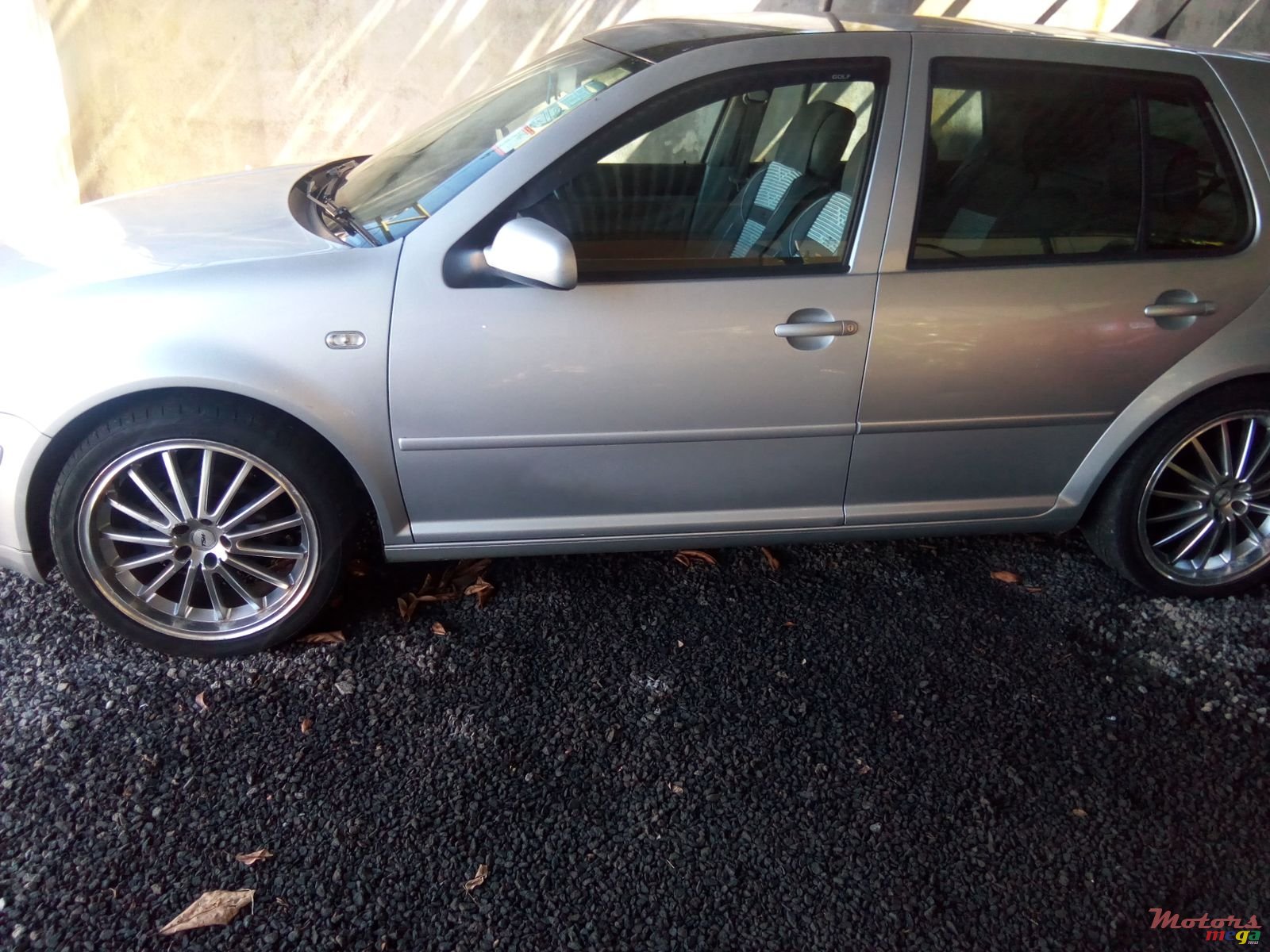 2004' Volkswagen Golf IV photo #3