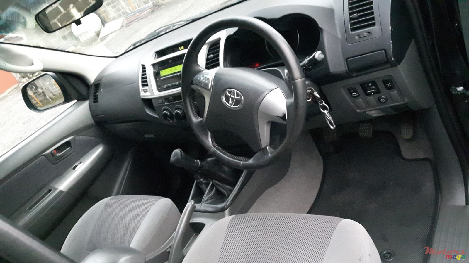 2012' Toyota Hilux 4X4 Raider 3.0 photo #6