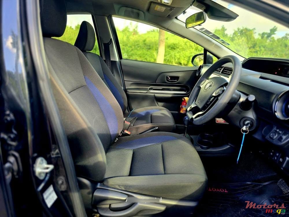 2017' Toyota Aqua photo #6