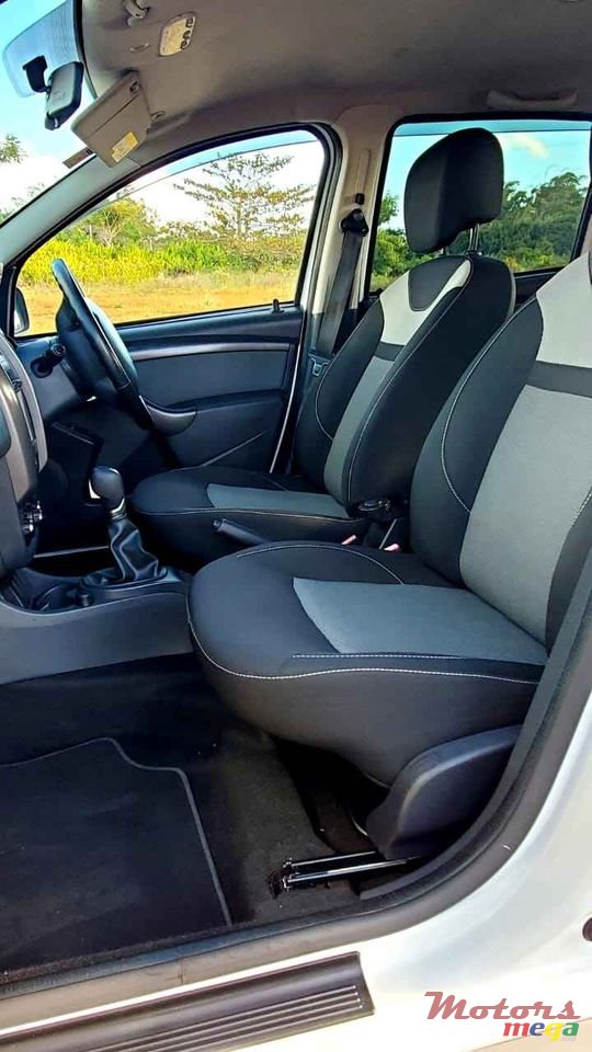 2017' Renault Duster 1.5L AUTOMATIC photo #6