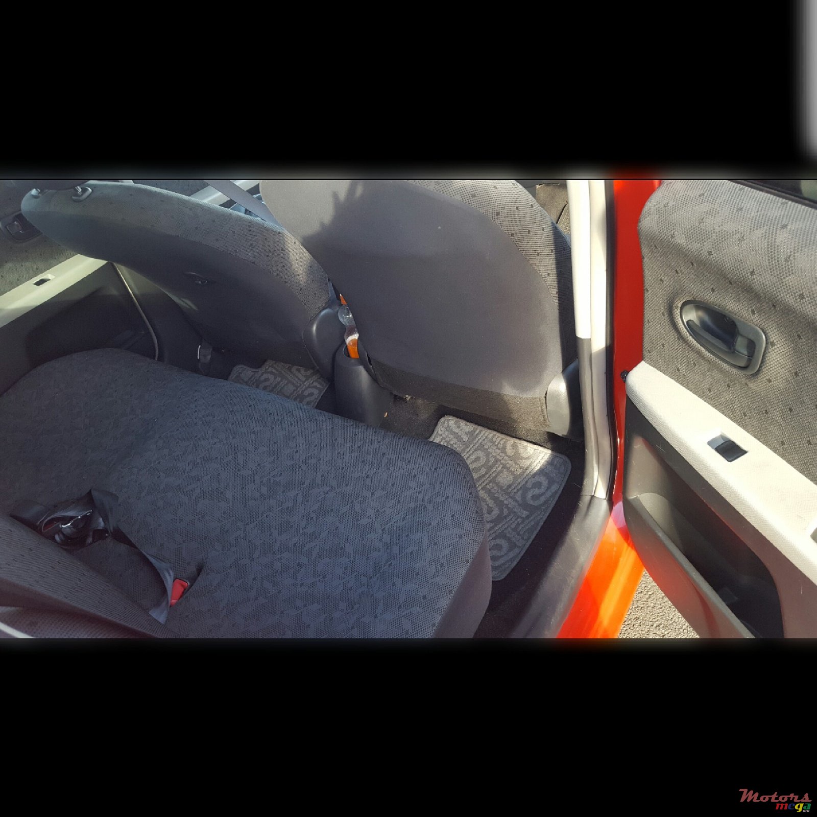 2009' Toyota Vitz photo #6