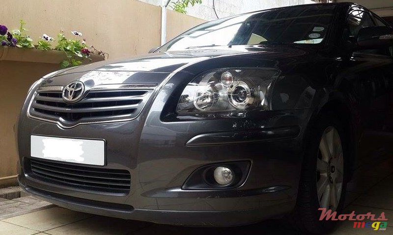 2007' Toyota Avensis photo #1