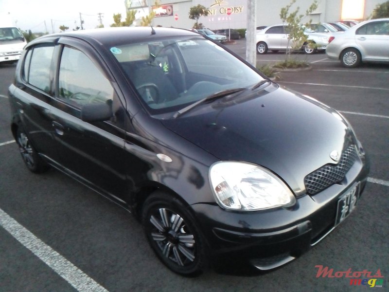 2002' Toyota Vitz photo #1