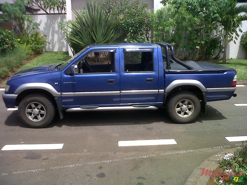 2003' Isuzu photo #1