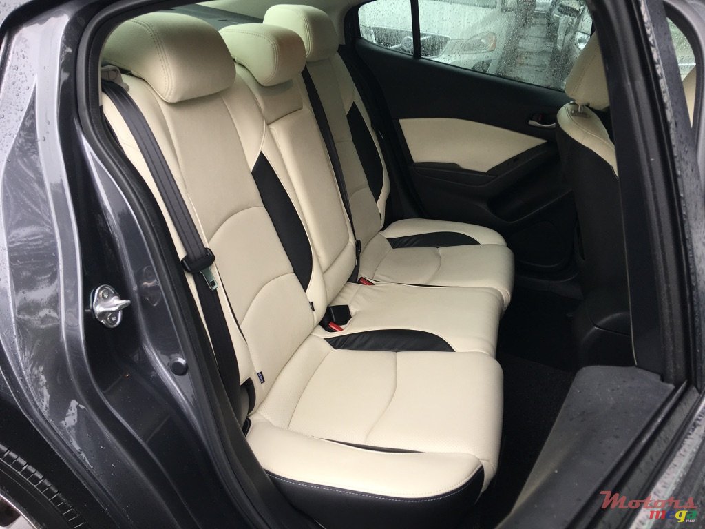 2014' Mazda 3 Skyactive Technology photo #3