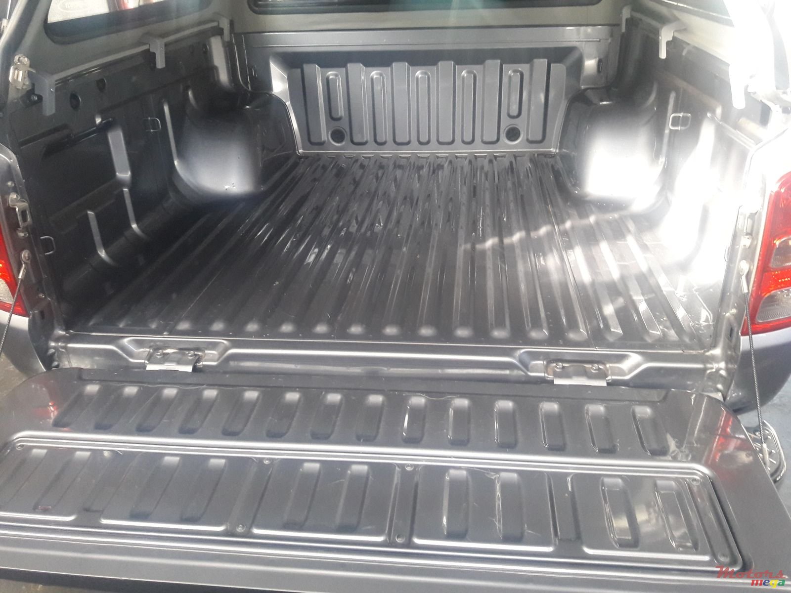 2016' Mitsubishi 2x4 turbo 2500cc photo #5