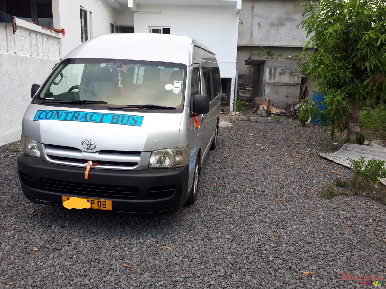 2006' Toyota HiAce photo #1