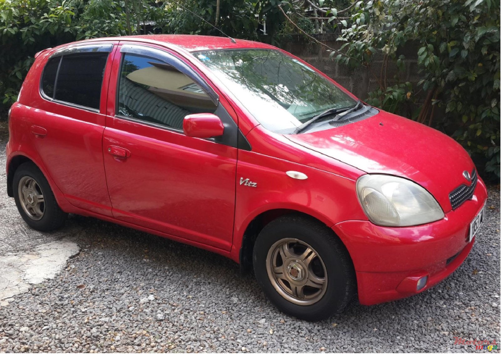 2001' Toyota Vitz None photo #1