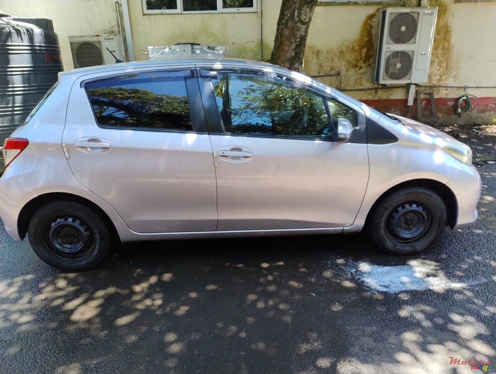 2012' Toyota Vitz photo #5