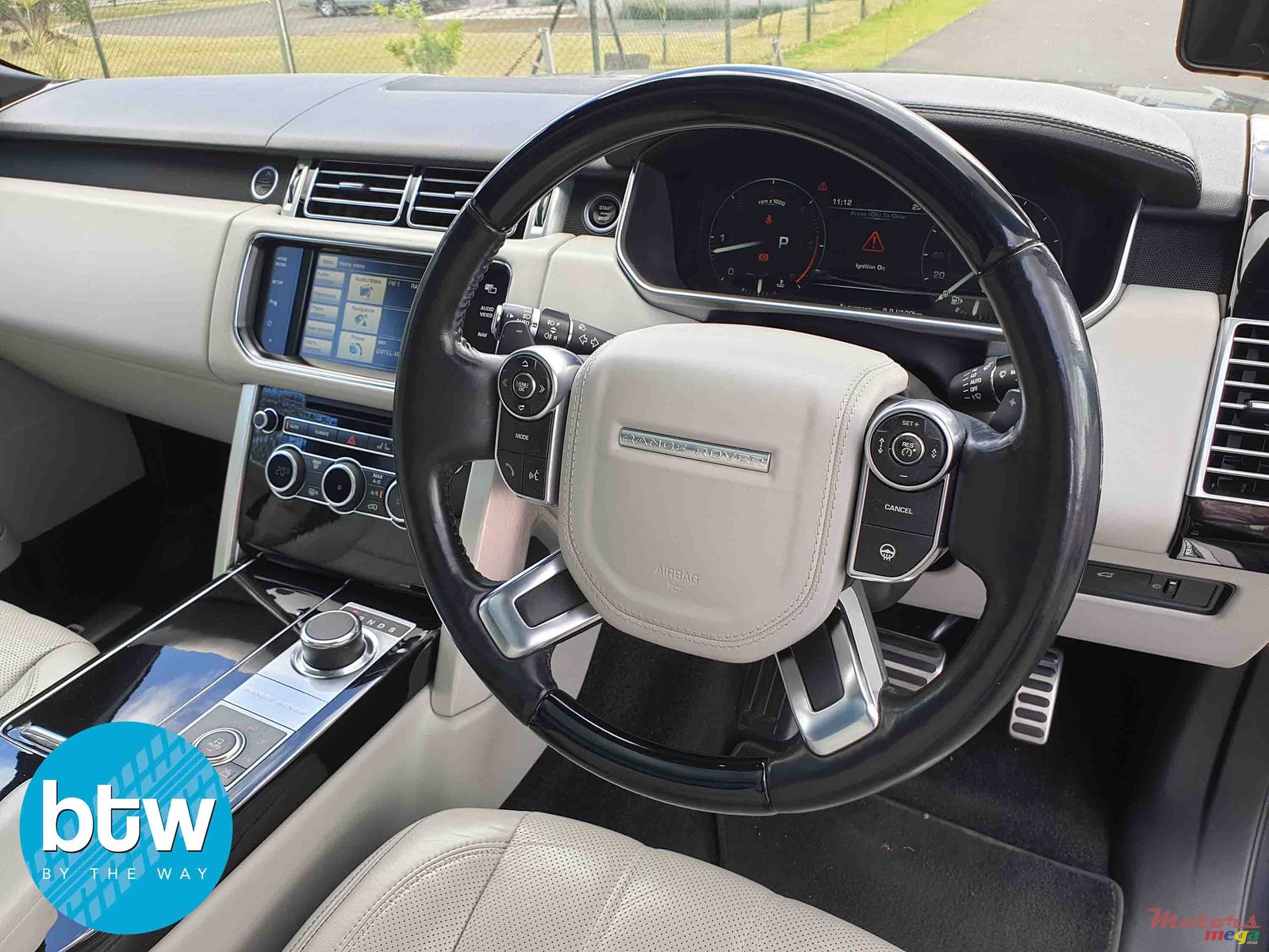 2014' Land Rover Range Rover Vogue photo #5