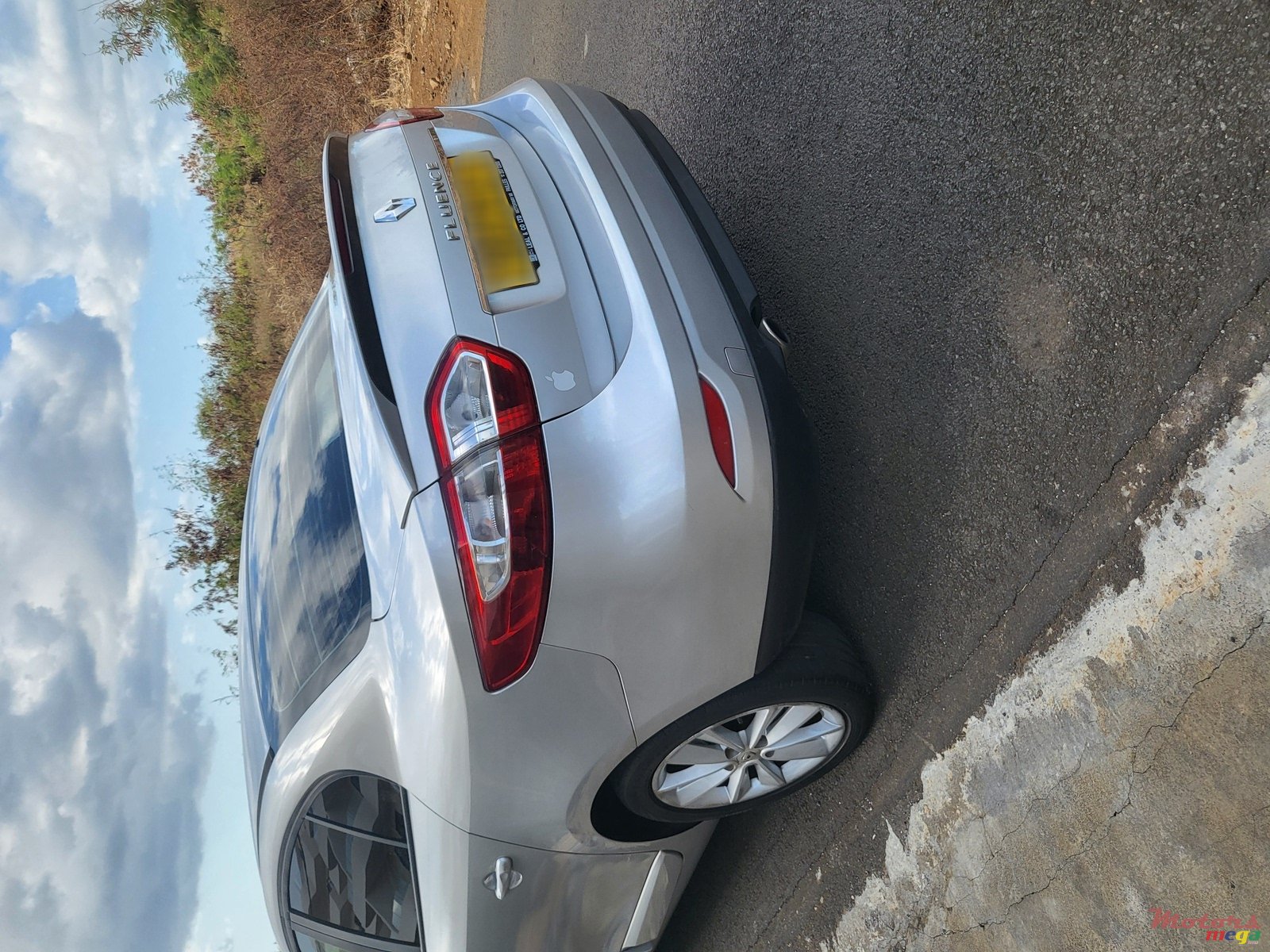 2012' Renault Fluence photo #3