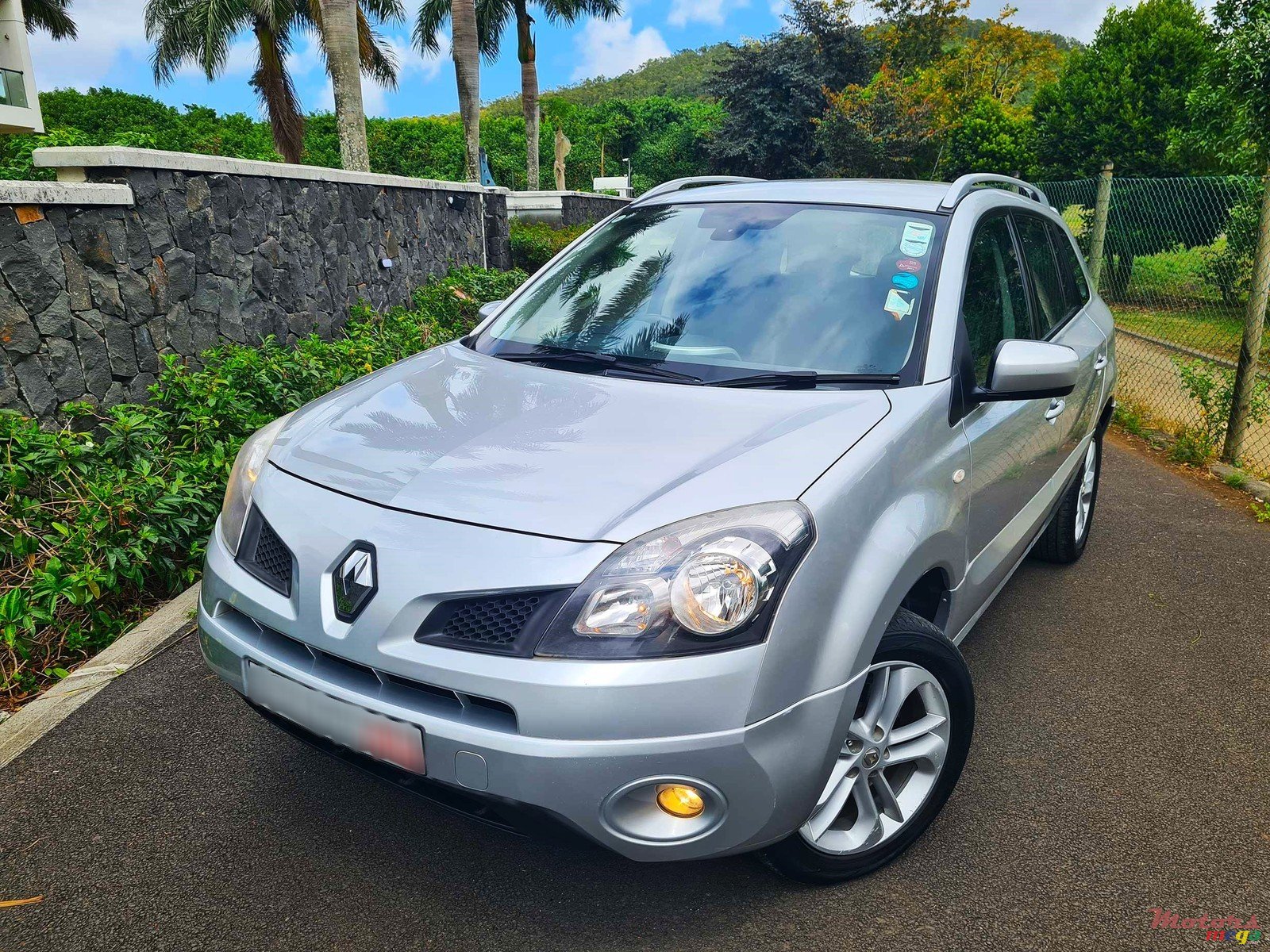 2010' Renault Koleos 2.5 AWD photo #4