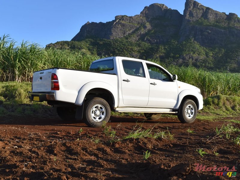 2014' Toyota Hilux photo #3