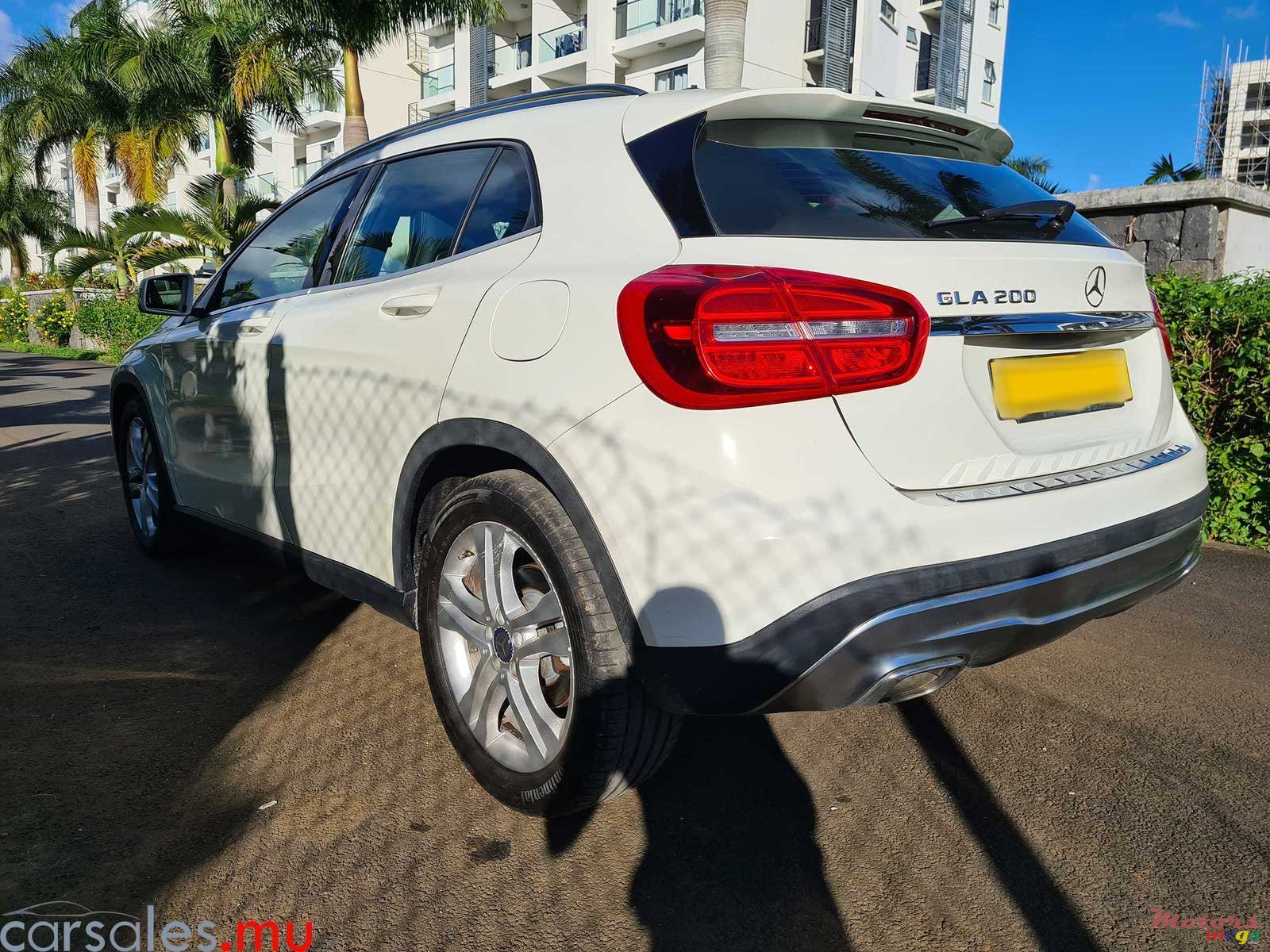 2015' Mercedes-Benz GLA 200 Urban photo #3