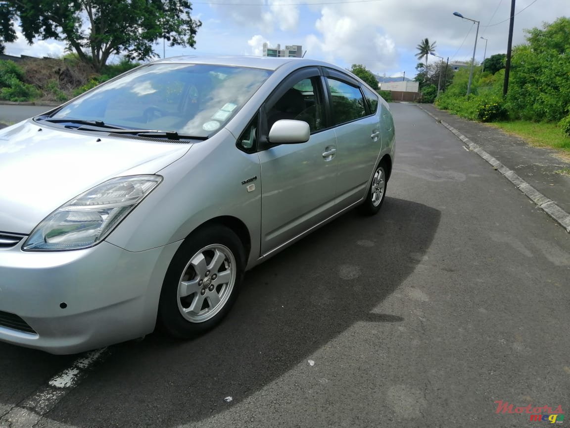 2011' Toyota Prius Plug-in Hybrid photo #6