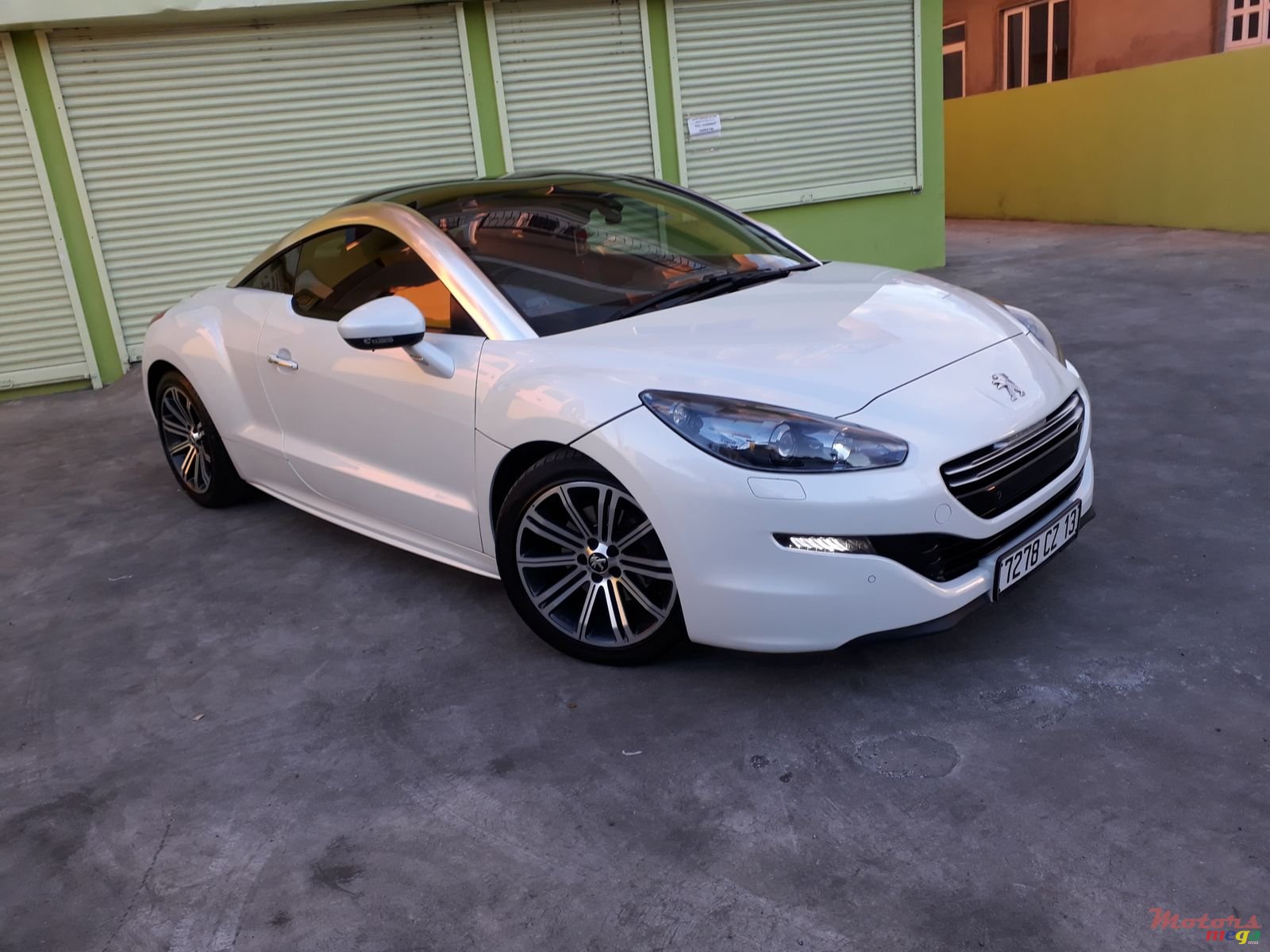 2013' Peugeot RCZ photo #1