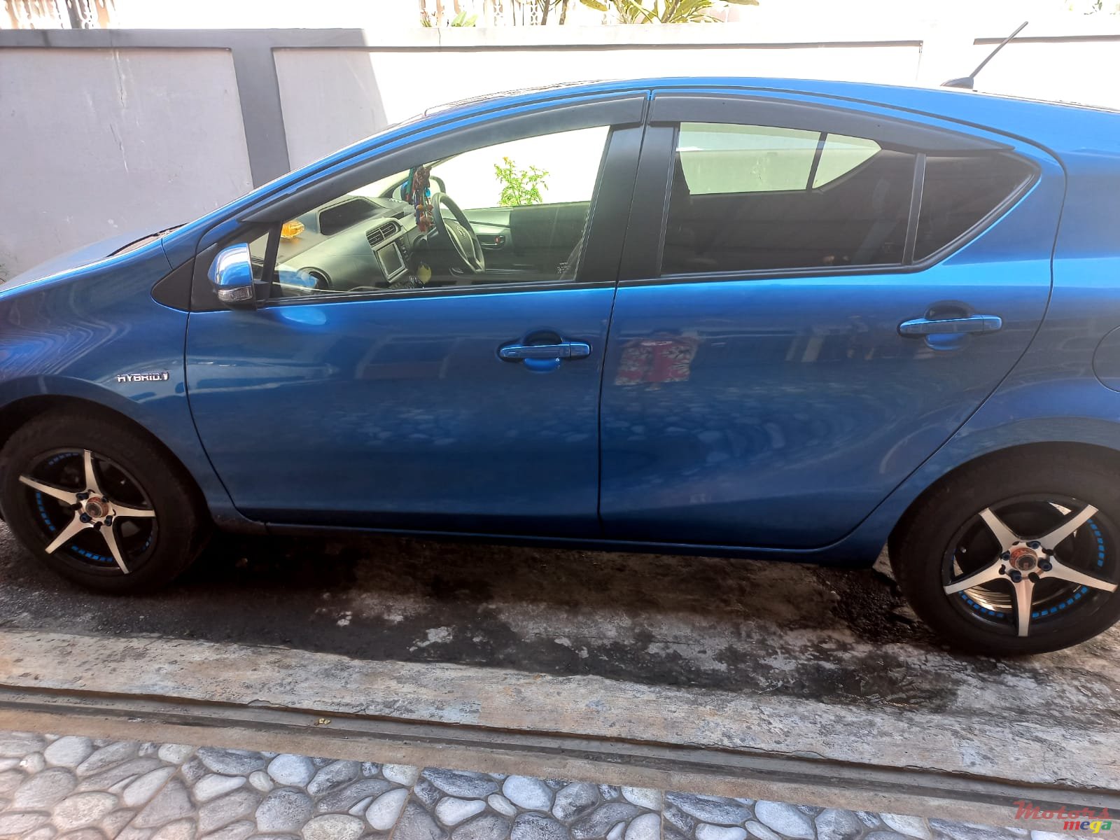 2014' Toyota Aqua photo #3