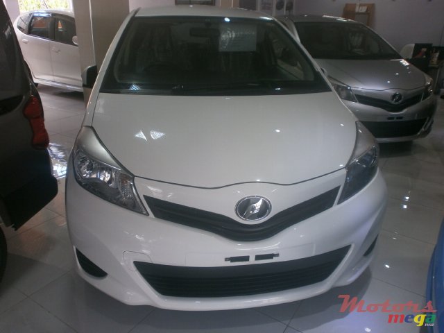2013' Toyota Yaris Vitz JAPAN photo #1