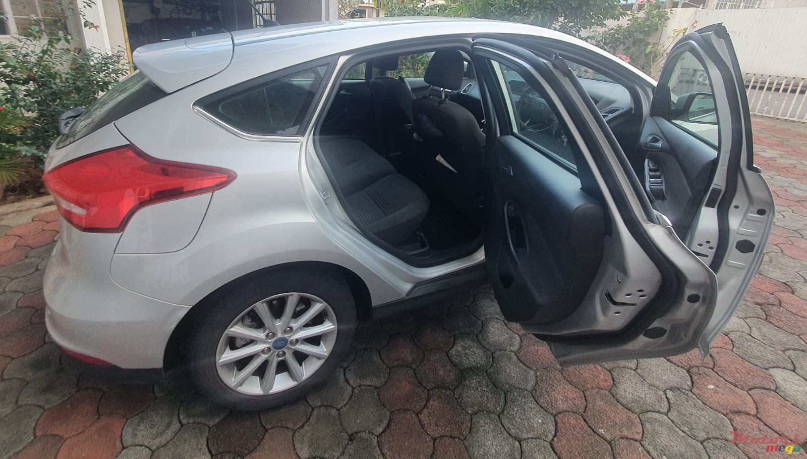 2016' Ford Focus Titanium photo #4