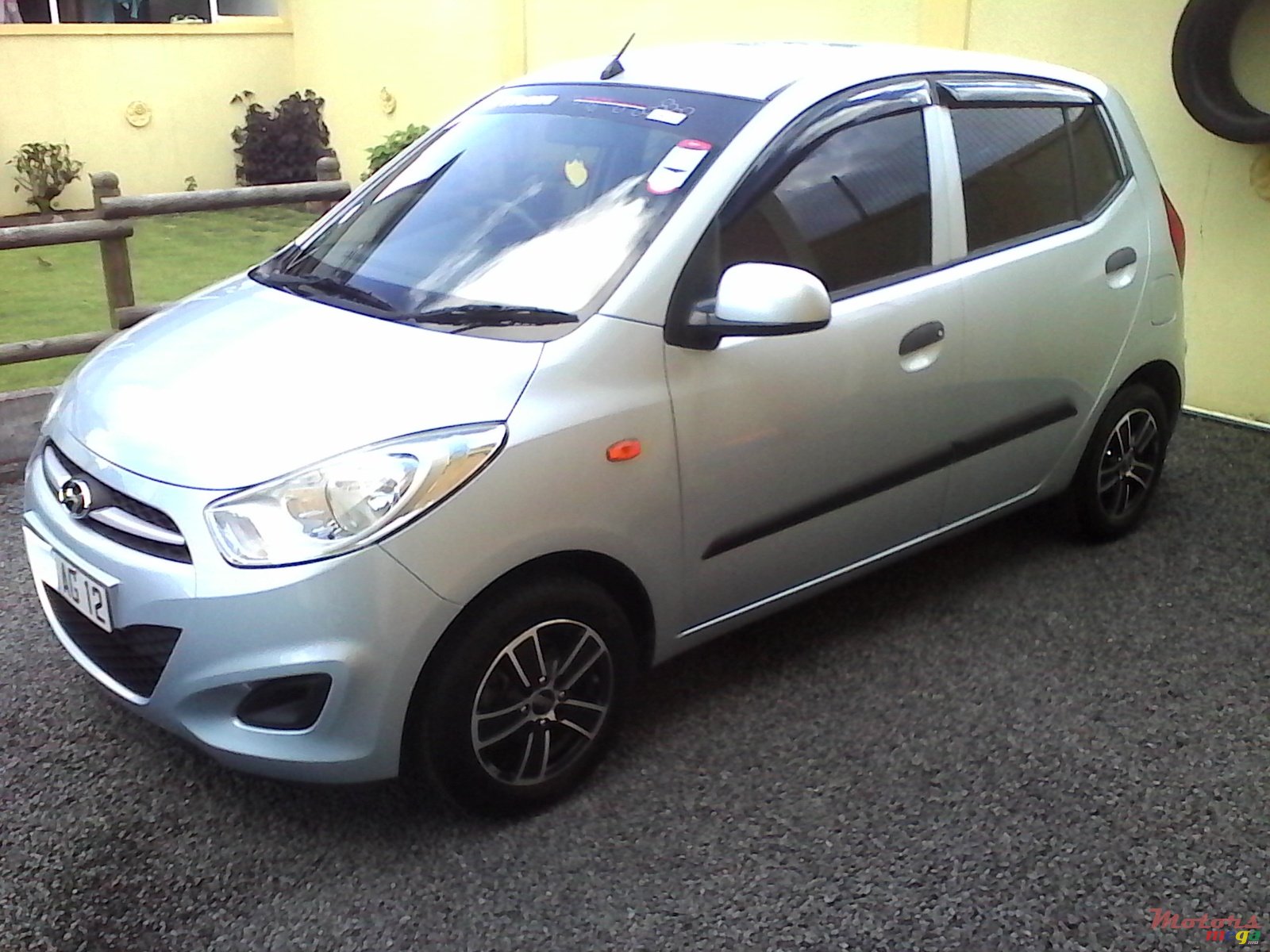 2012' Hyundai i10 photo #2
